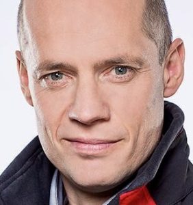 Head shot of Kurt Browning